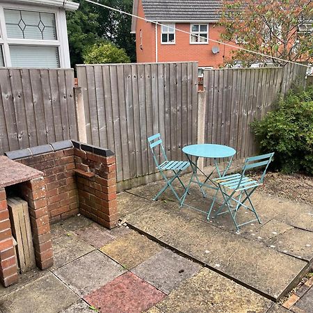 House Number 12 Sleeps Up To 4 With Smart Tvs In Every Room Wellington  Exterior photo