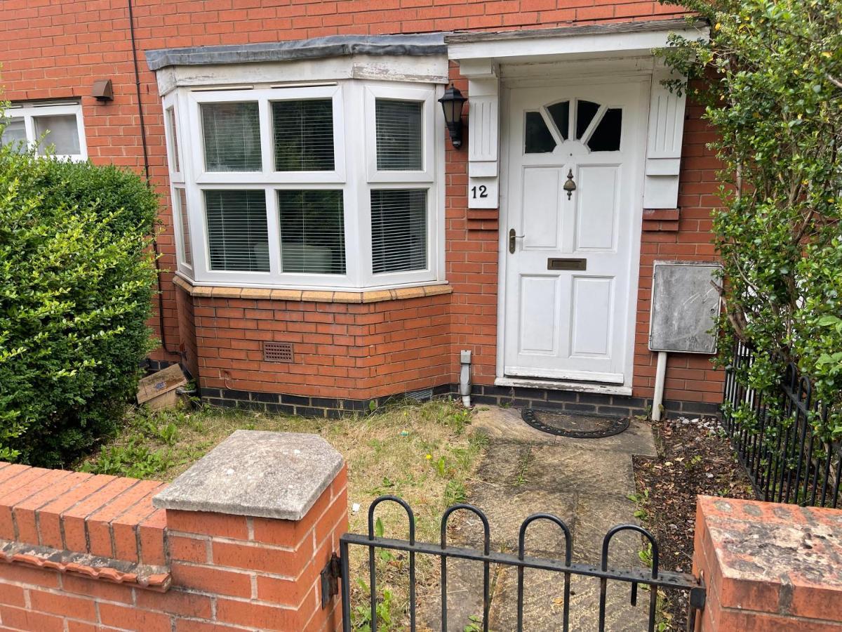House Number 12 Sleeps Up To 4 With Smart Tvs In Every Room Wellington  Exterior photo