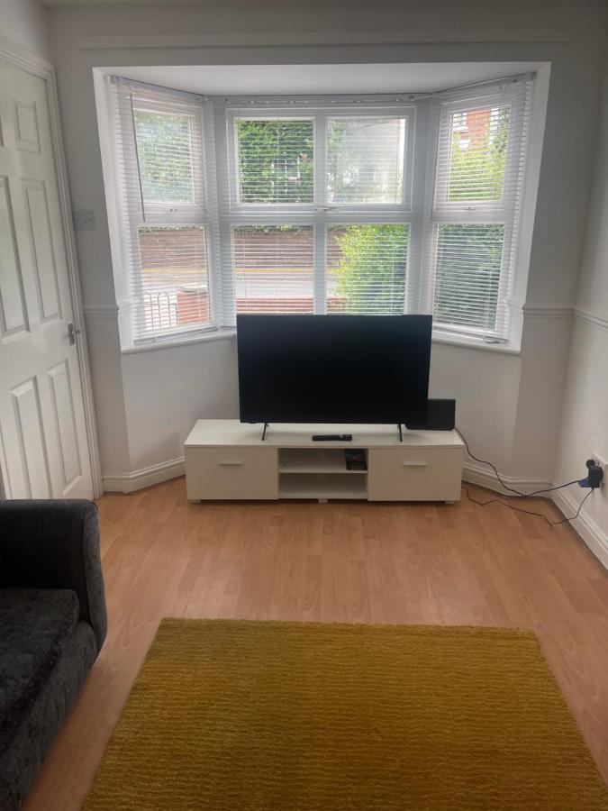 House Number 12 Sleeps Up To 4 With Smart Tvs In Every Room Wellington  Exterior photo