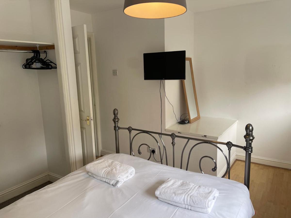 House Number 12 Sleeps Up To 4 With Smart Tvs In Every Room Wellington  Exterior photo