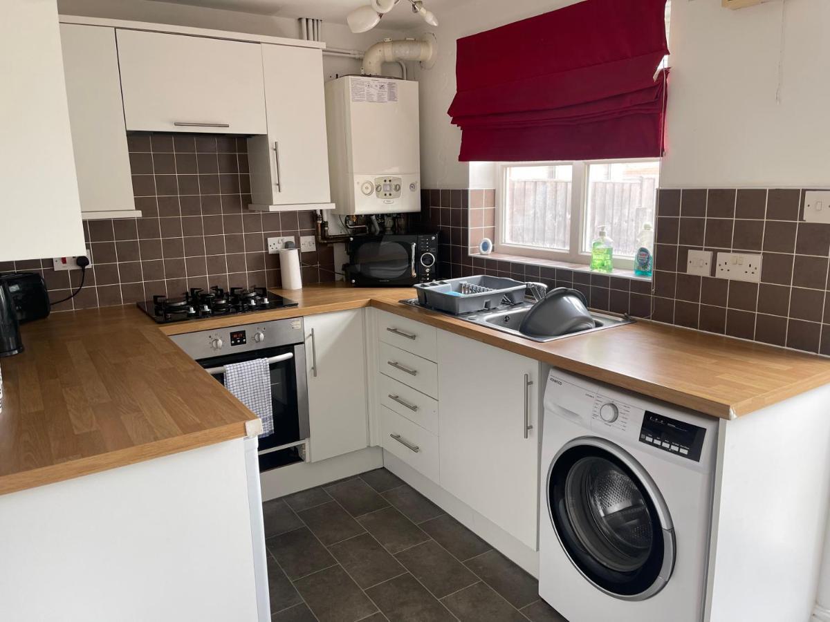 House Number 12 Sleeps Up To 4 With Smart Tvs In Every Room Wellington  Exterior photo