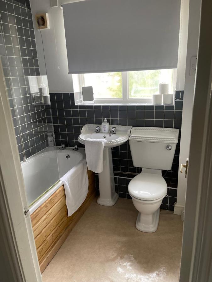 House Number 12 Sleeps Up To 4 With Smart Tvs In Every Room Wellington  Exterior photo
