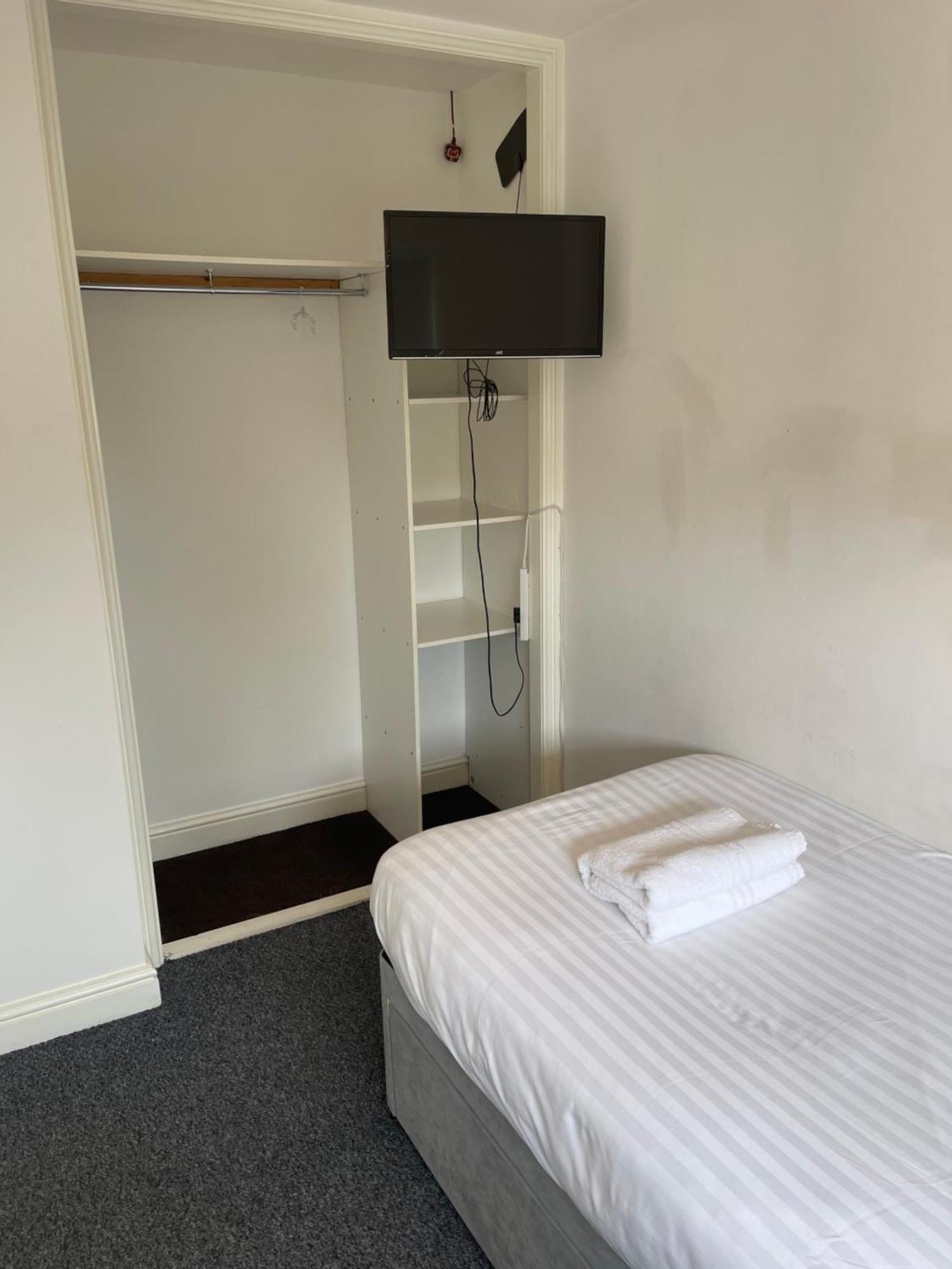 House Number 12 Sleeps Up To 4 With Smart Tvs In Every Room Wellington  Exterior photo